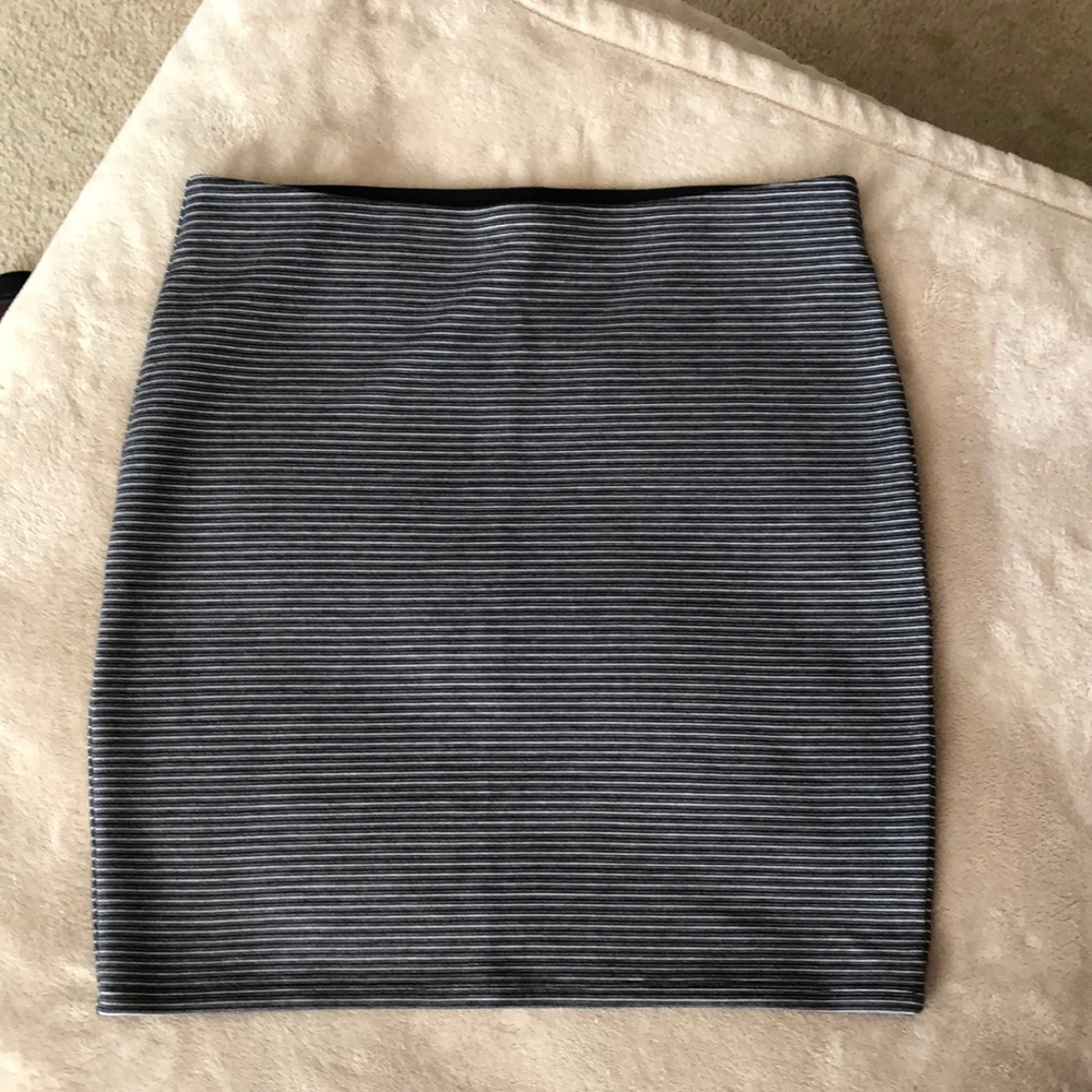 Skirt, Loft charcoal w/white strip, Sz M